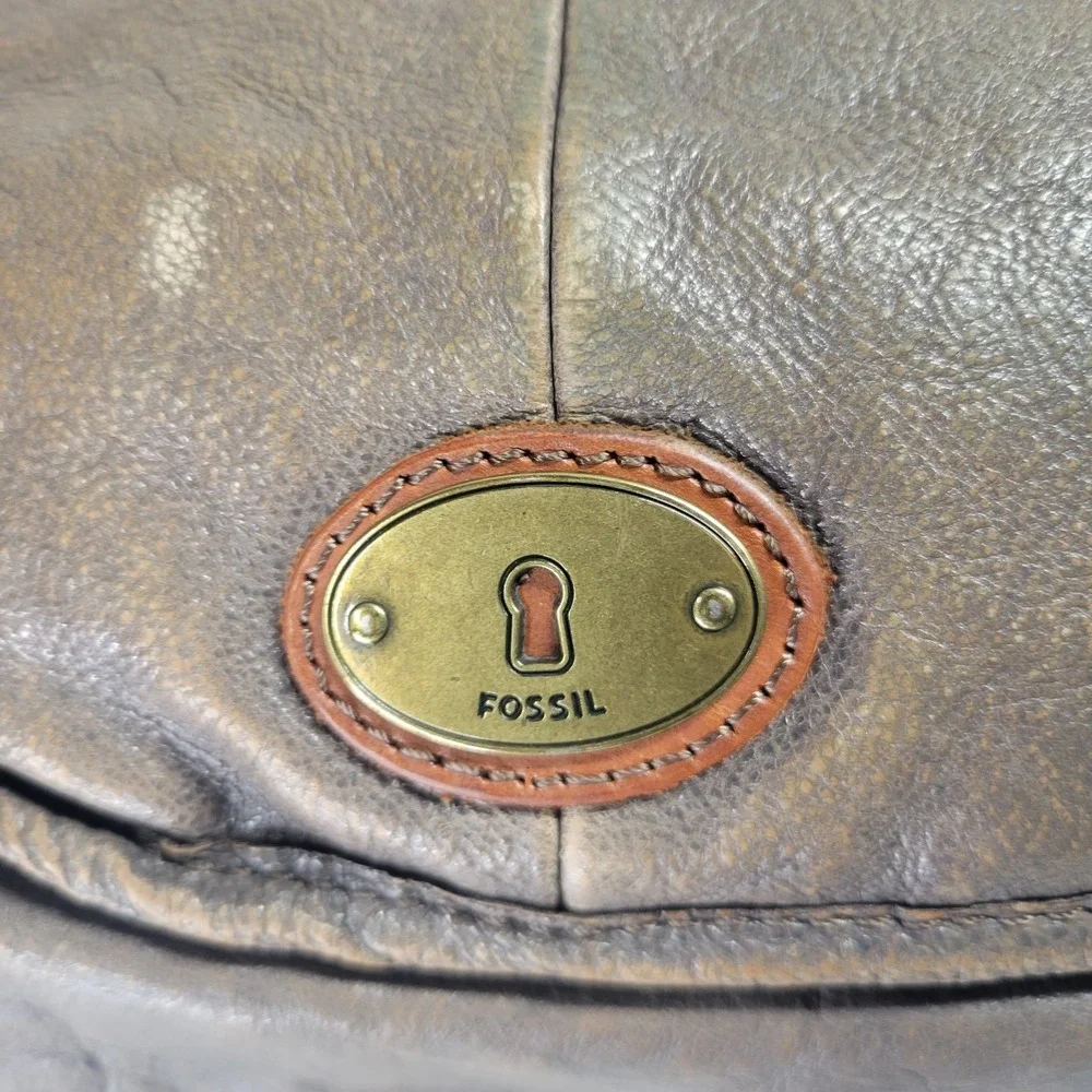 Fossil Brown Distressed Leather Messenger Bag Crossbody Satchel Turnlock Vintage